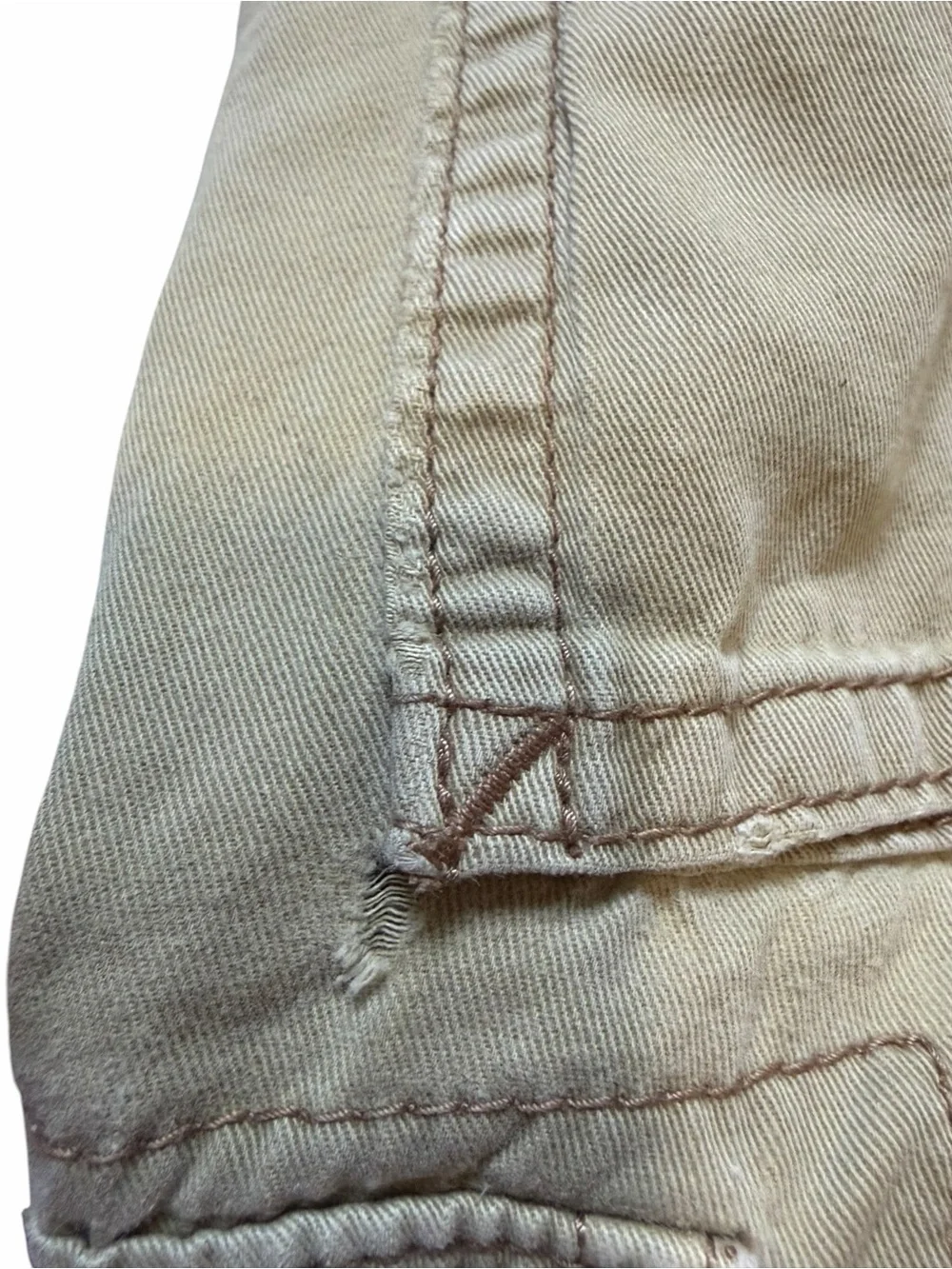 American Eagle Outfitters Beige Cargo Shorts - Casual Utility